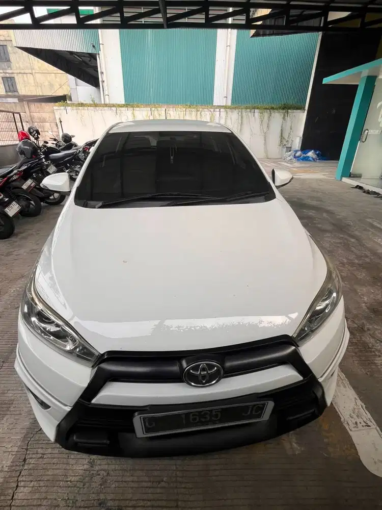 Mobil Yaris TRD Sportivo 2015 (White Color)