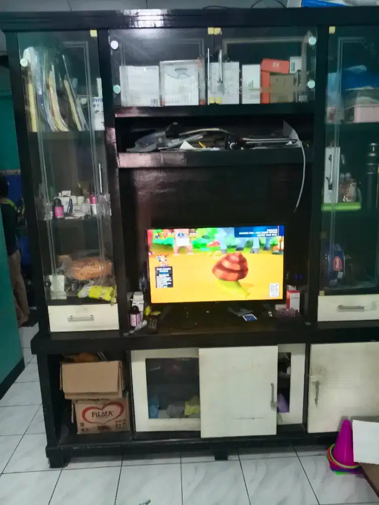 Lemari atau bufet TV