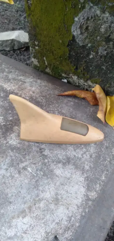 Laku di jual sirip hiu di pasang di atas atap mobil belakang