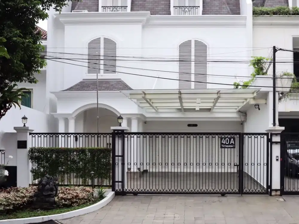 Luxury American Classic House At Prime Area Kebayoran Baru, Jakarta