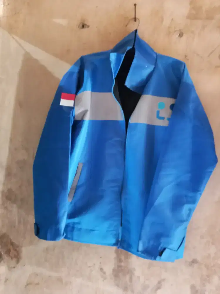 Jaket biru pria