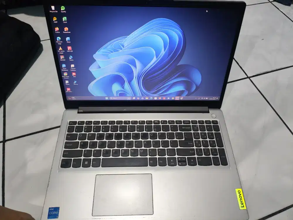 Lenovo ideapad slim 1 15inc i5 512ssd