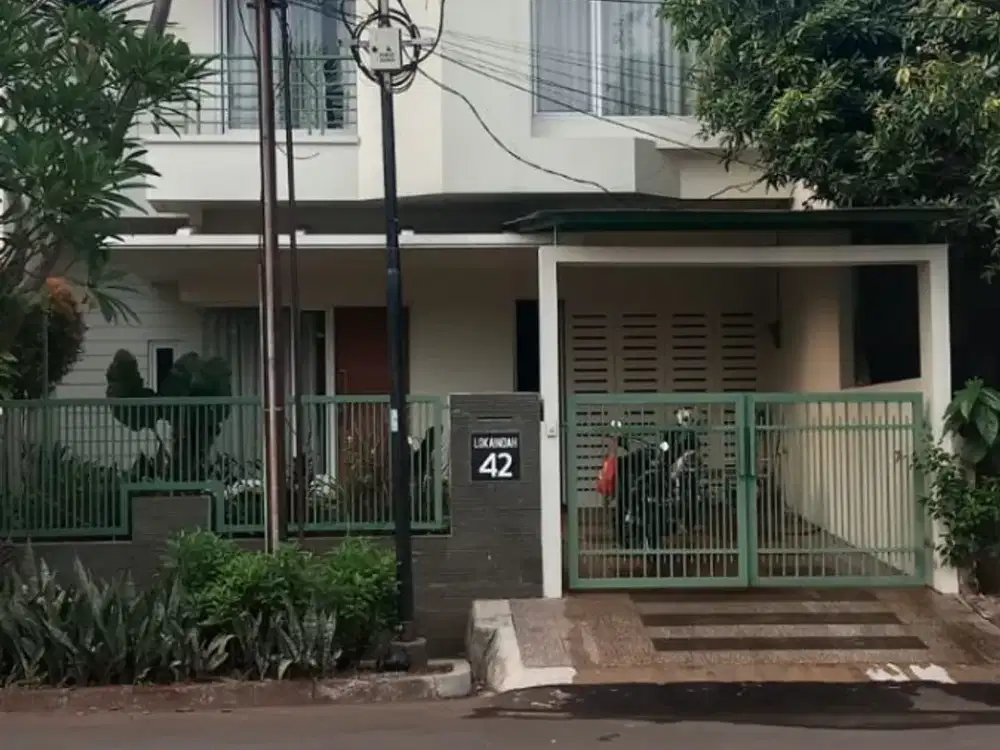 DiJual Rumah Exclusive Bangunan New classic Eropa 2 Lantai di Loka Indah Buncit Kalibata, Jakarta Selatan