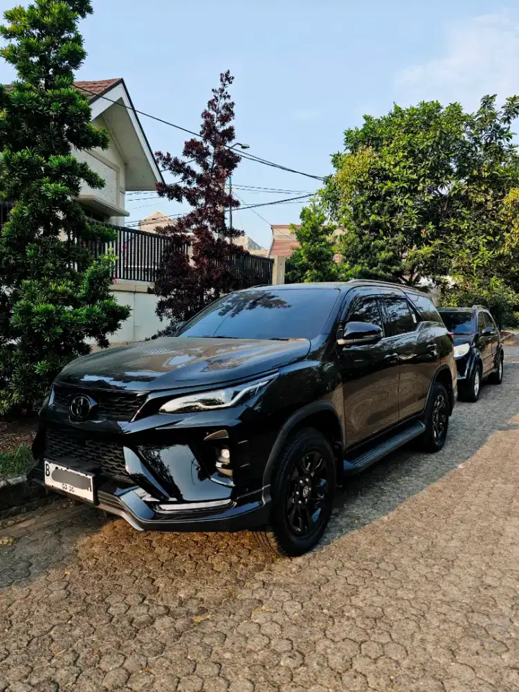 Toyota Fortuner 2.8 VRZ GR PARTS TSS 4X2 HITAM 2025 [LOW KM]