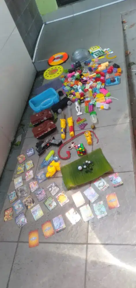 Di jual semua mainan anak  1 plastik wa dan hp yg butuh dan minat