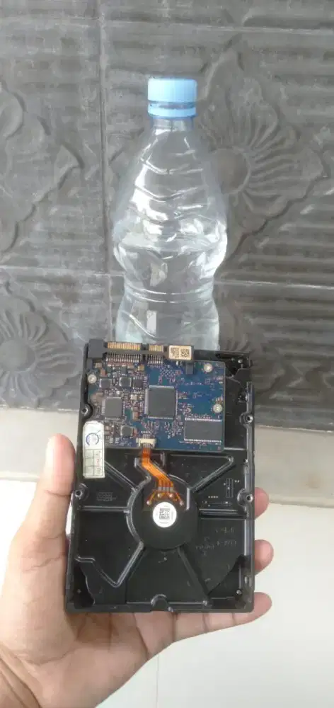 Di jual  merek Hitachi  160 hardisk untuk di pakai cctv,PS,Kom,leptop