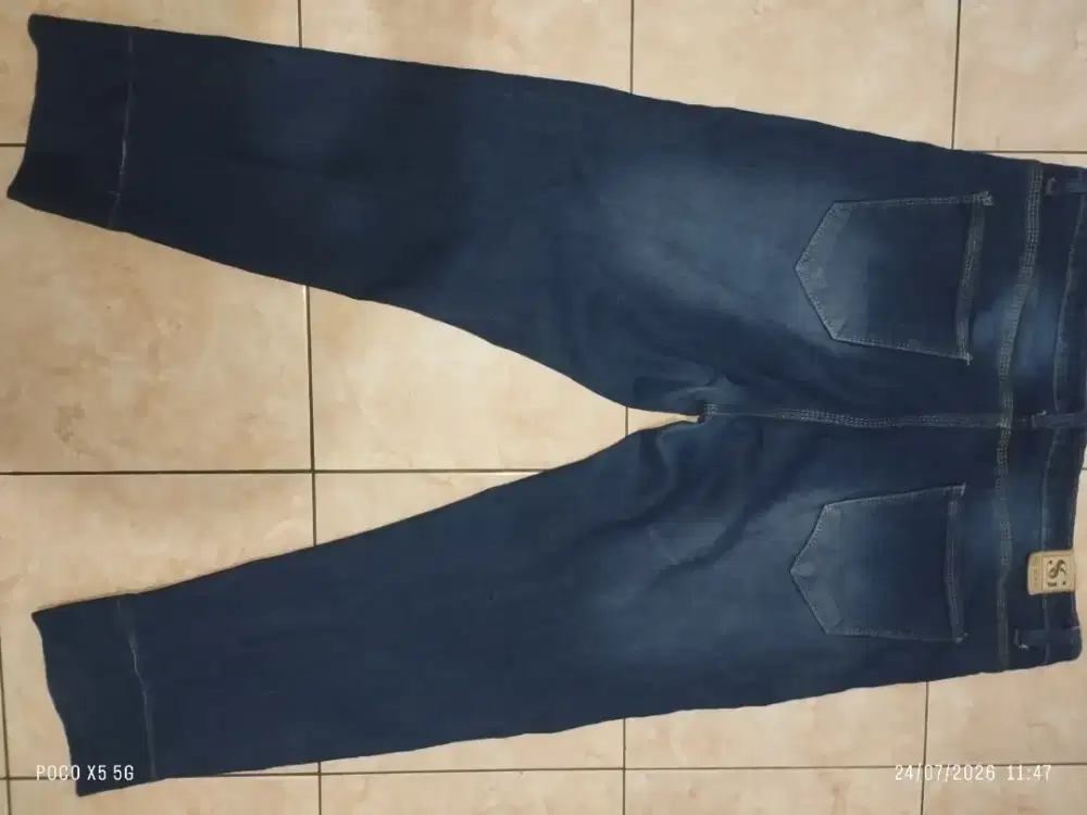 Celana jeans navy ukuran 39