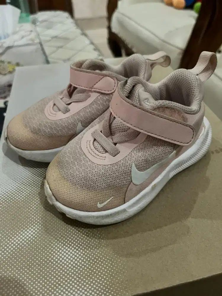 Sepatu anak Nike