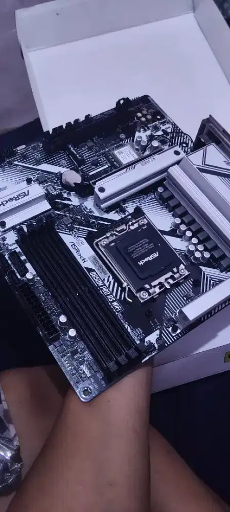 Mobo ASRock b650m pro RS wifi + Proci Ryzen 7 8700f