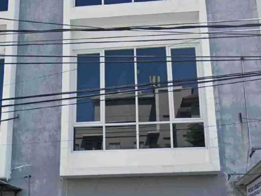 Di sewakan Ruko 3 lantai lebar 4.5 m x 18 meter solo kota