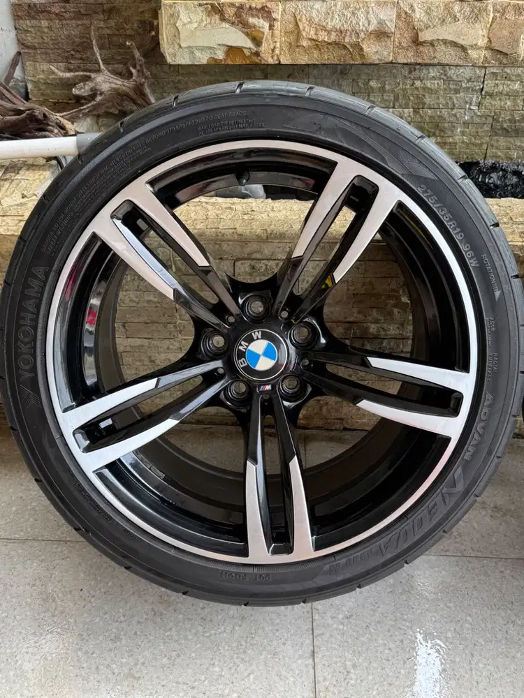 For sale BMW Style 437M Original Good Condition bundled Advan Neova