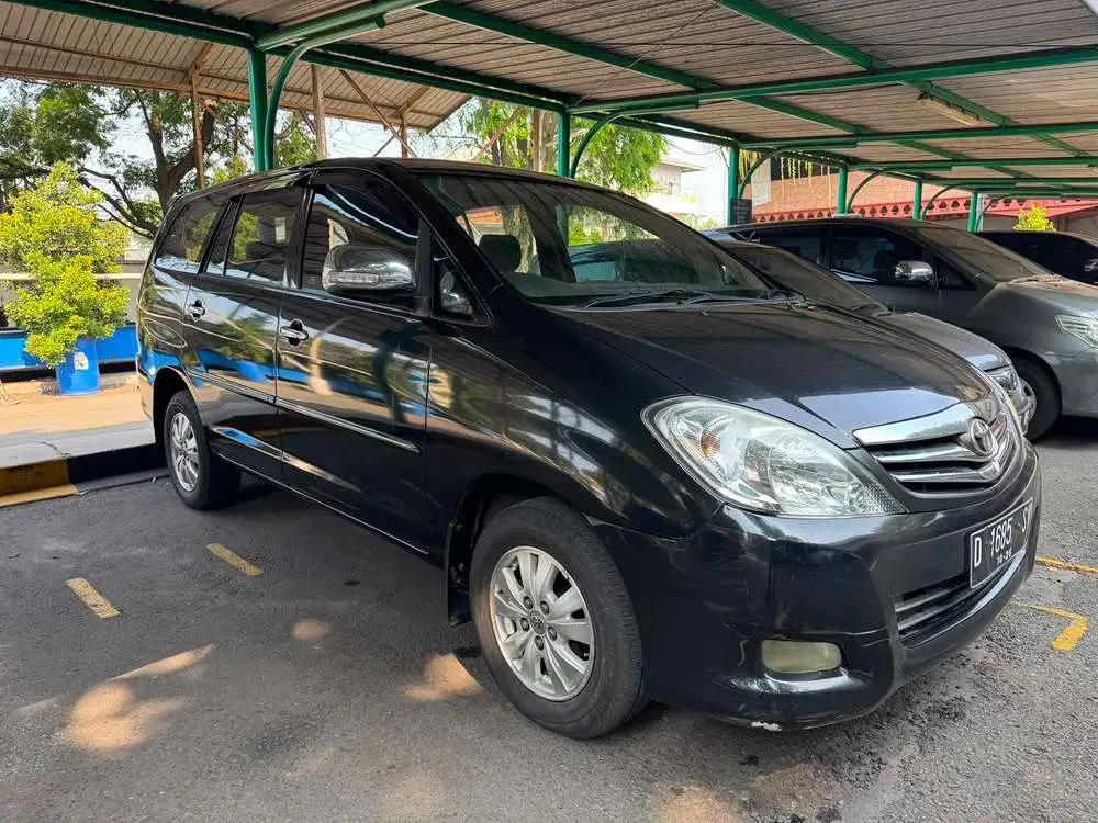 Toyota Kijang Innova 2011 Bensin