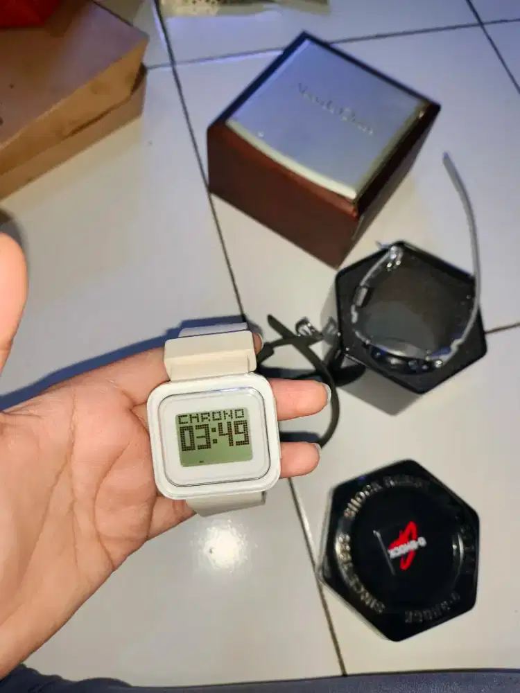 Jam tangan levi's vintage white