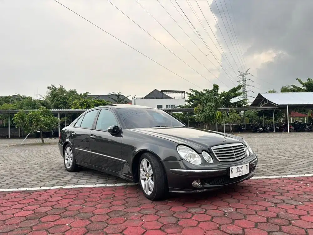 Mercy W211 E240 AVANTGARD matic th2004 CBU