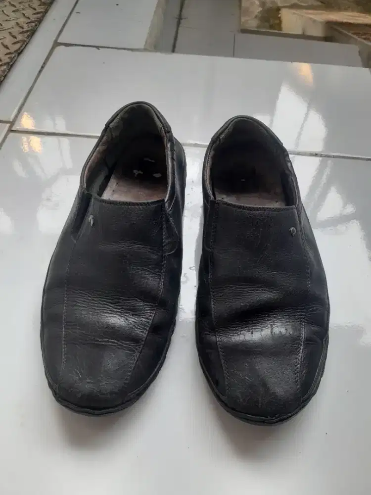 Dijual Sepatu Pantofel dan PDH