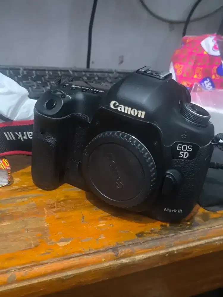 Camera Canon 5D Mark iii like new Body only full set