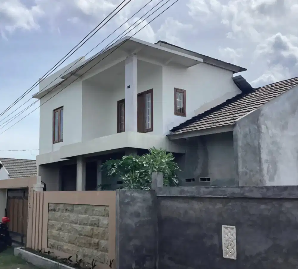 RUMAH DI KARANG PULE SEKARBELA