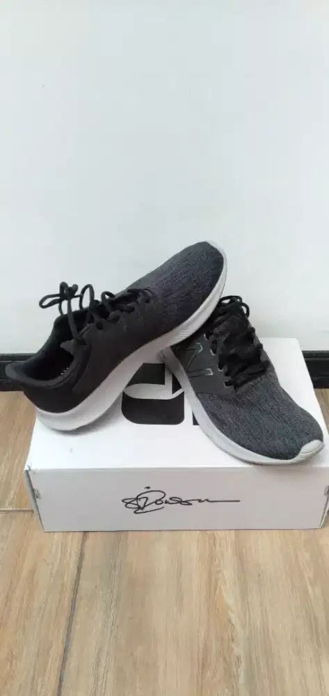 Sepatu Running NB new balance 068