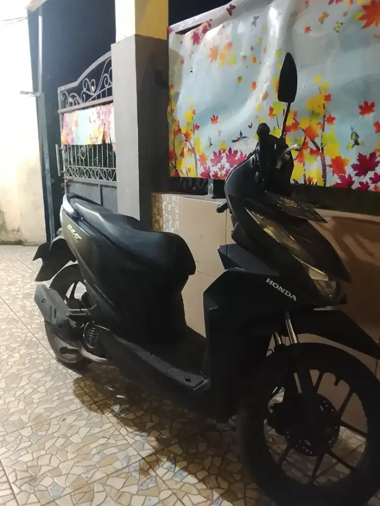 Beat deluxe hitam