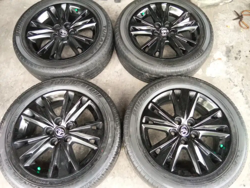 Jual vleg OEM Toyota venture R17 pcd 5x114.3 kond mulus ban bregestone