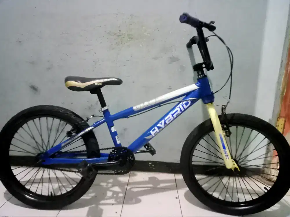 Dijual sepeda BMX merk HYBRID ring 20 kondisi masih bagus keker normal