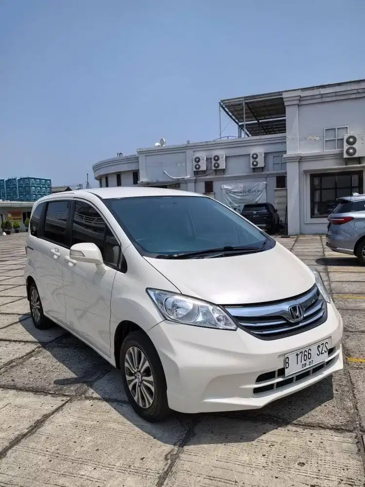 Honda Freed 1.5 PSD Automatic 2012 Facelift Putih (Tdp 20jt)