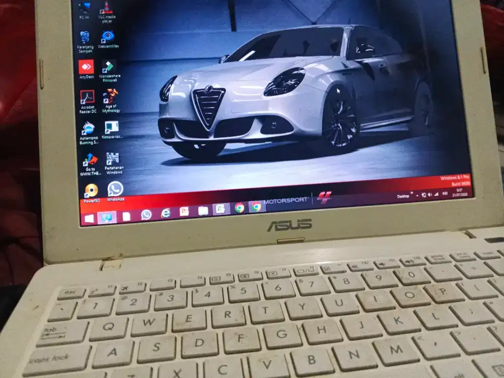 Laptop Asus x200m minus baterai aja
Ajuin aja