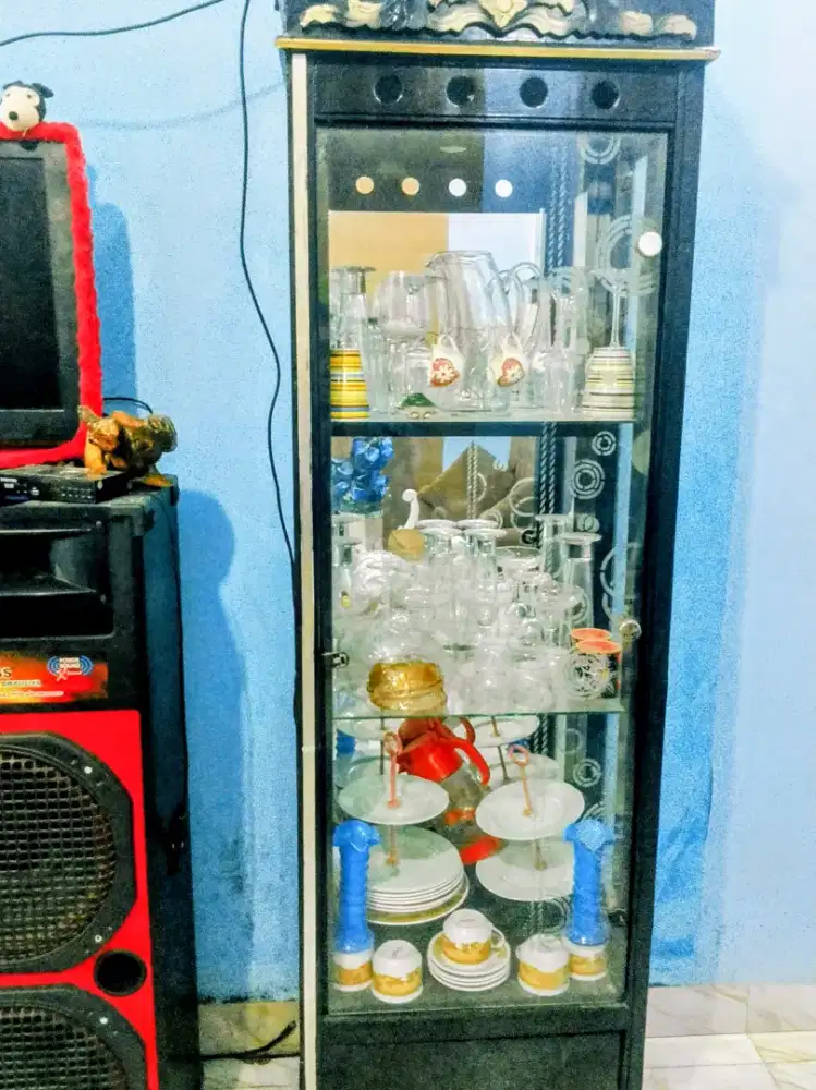 Lemari hias imporr