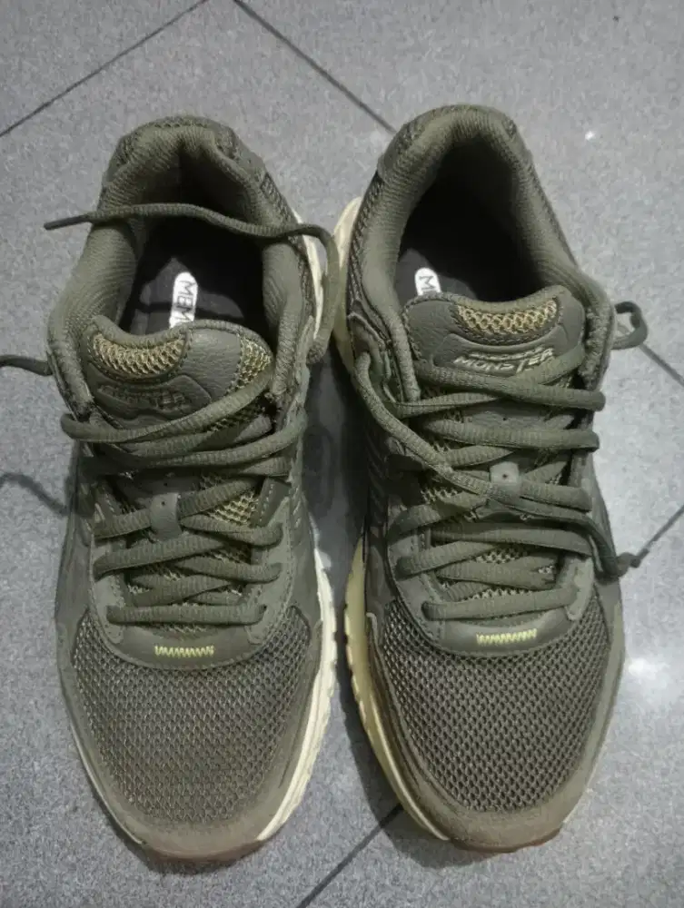 Sepatu skechers