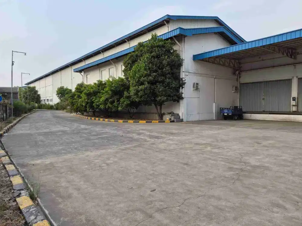 Gudang Besar Dengan Loading Dock di Gresik Dekat Tol Legundi & Driyorejo.