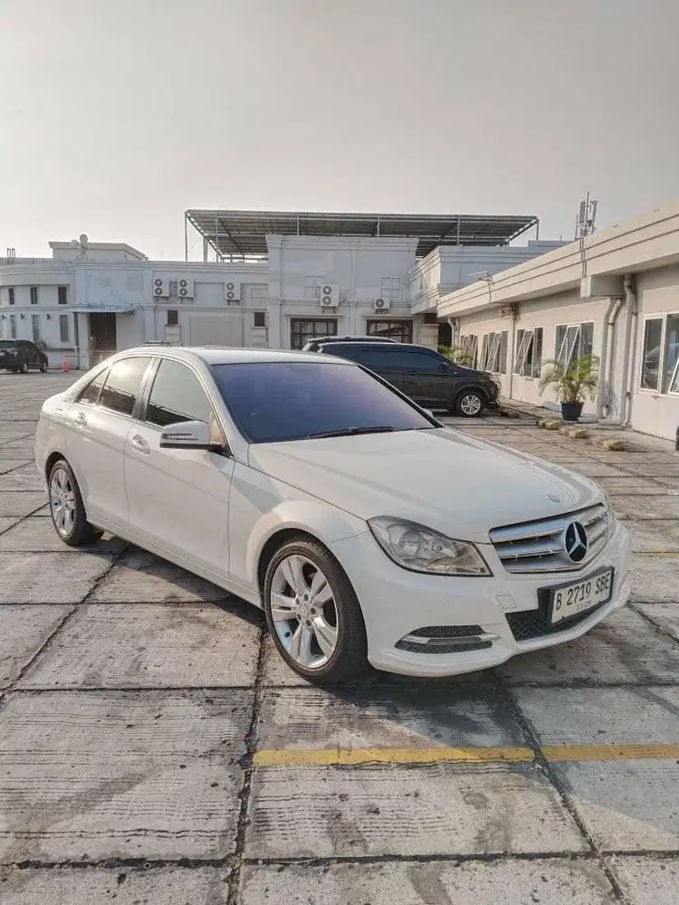 Mercedes Benz 1.8 C200 CGI Automatic 2013 Putih Sedan (Tdp 10jt)