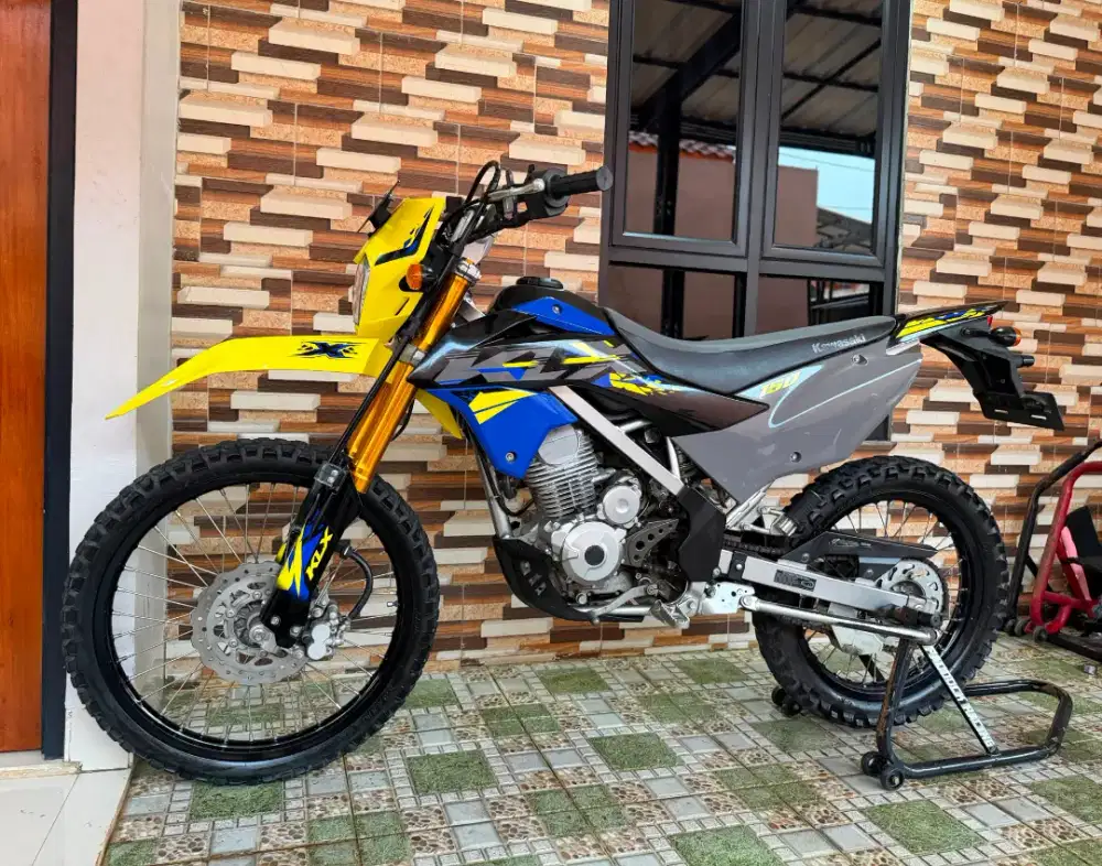 Kawasaki klx 150 se tahun 2023 km rendah