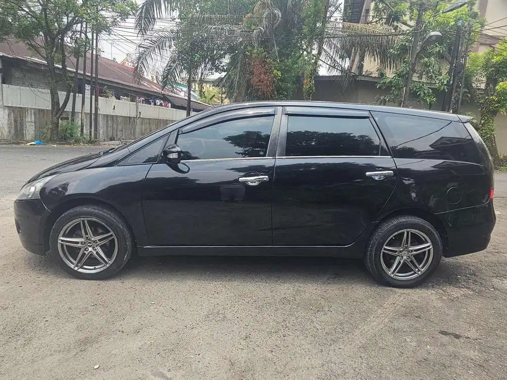Mitsubishi Grandis 2005 Bensin