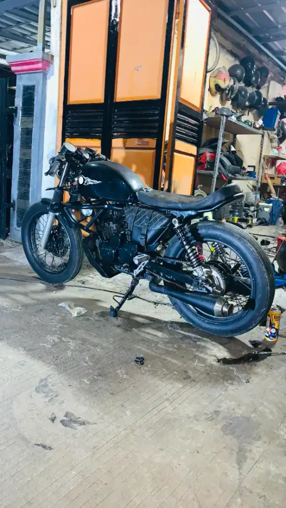 MOTOR CUSTOM MEGAPRO CAFERACER