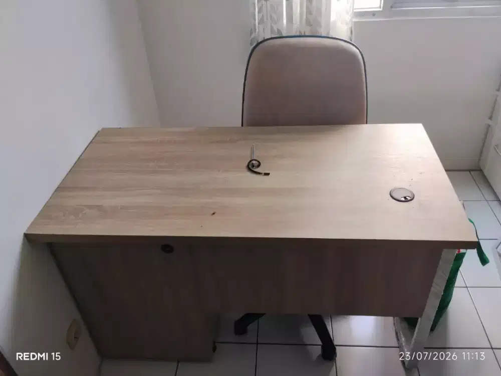 meja kantor serta kursi kantor 3pcs