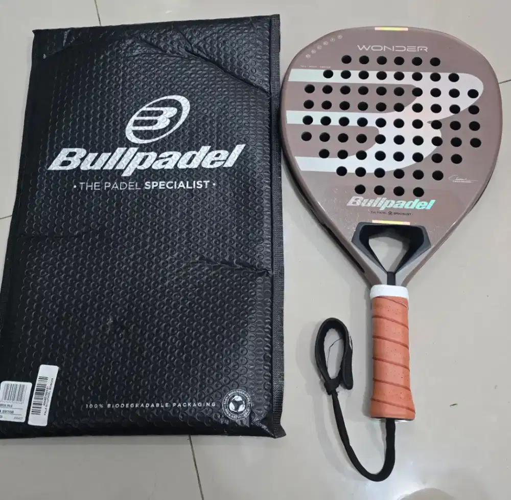 Raket padel Bullpadel wonder ringan mulus