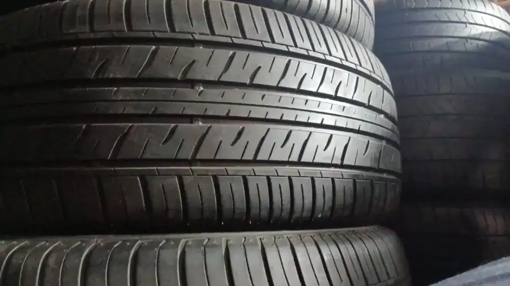 Ban mobil r21/275/50 kondisi 97% kondisi seperti baru nik 2024
