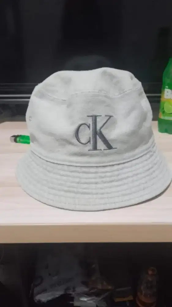 bucket hat jeans calvin klein