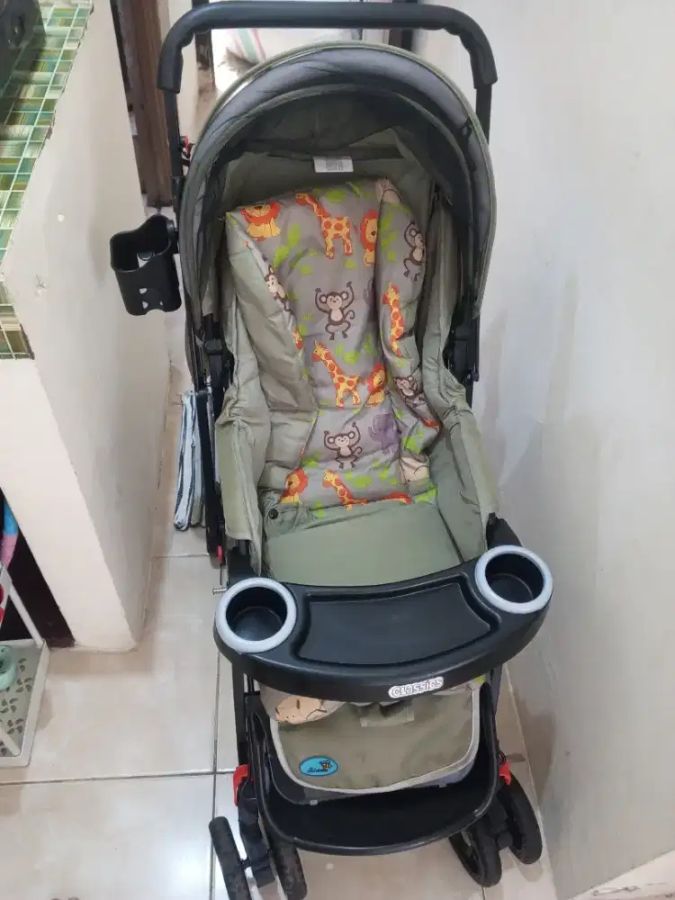 Stroller bayi baru layak pakai