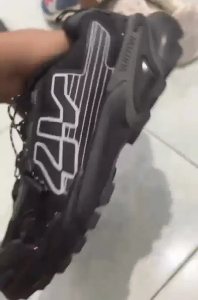 SEPATU MODEL LV LOUIS VUITTON RUNNER TATIC HITAM 41