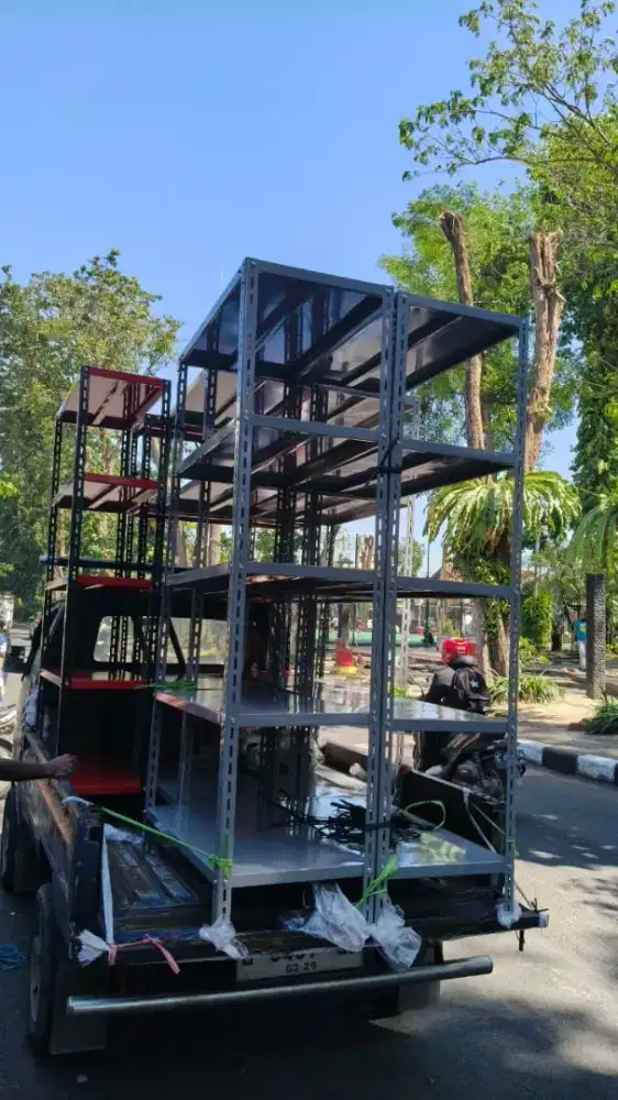 Rak besi siku lubang ramping