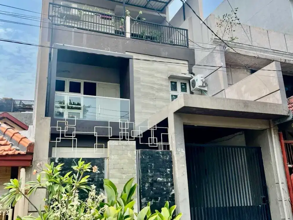 DIJUAL DISEWAKAN RUMAH DUKUH KUPANG BARAT 3LT 5KT SEMI FURNISH MODERN MINIMALIS