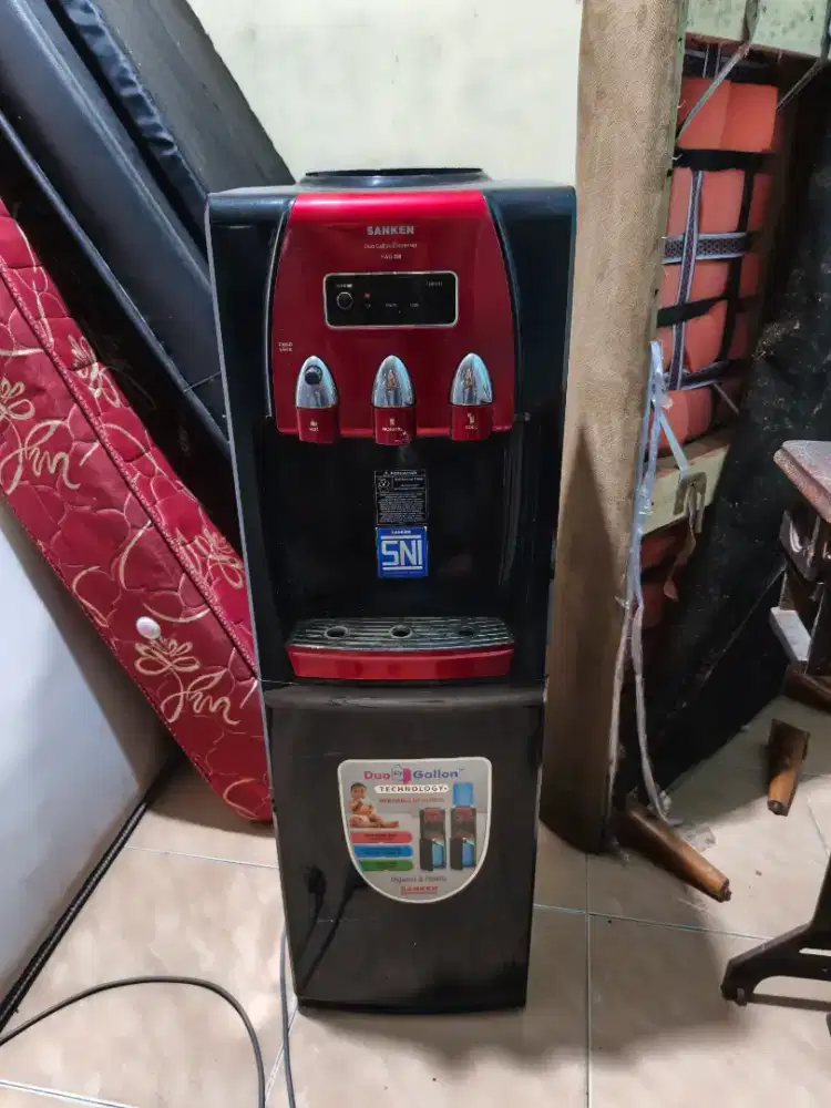 Dispenser Air dingin dan Panas Merk Sanken galon bawah ber kompresor