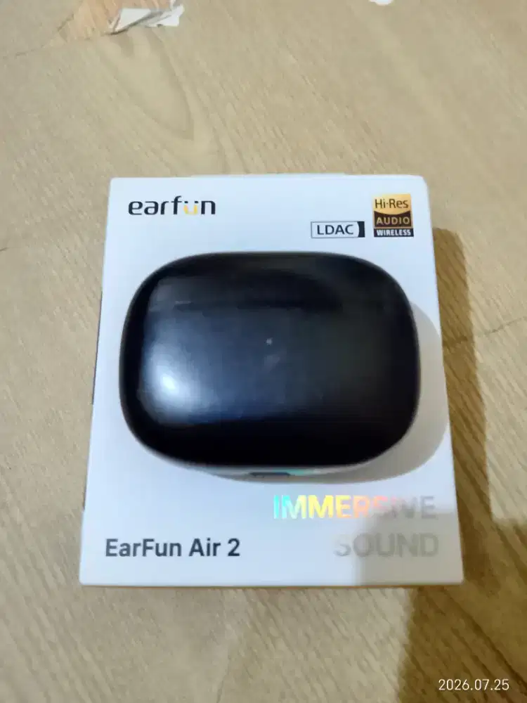 Tws earfun air 2 hitam second