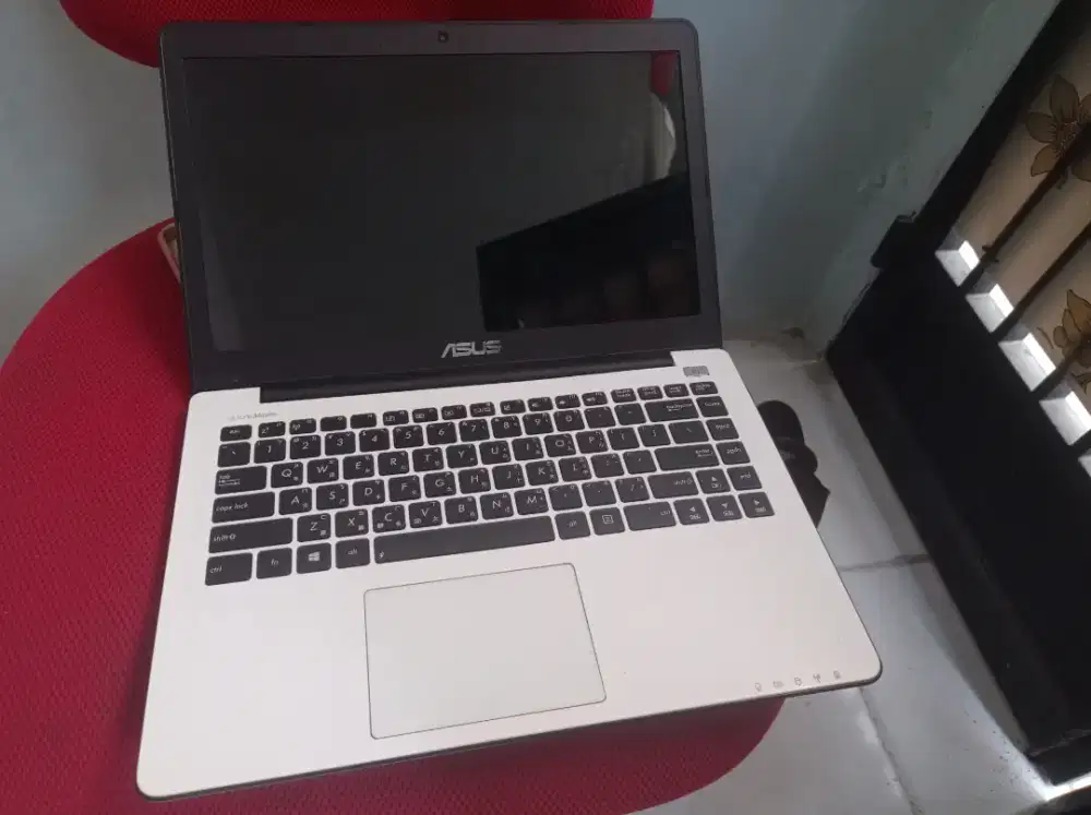Laptop Asus like' New mulus banget seperti baru.