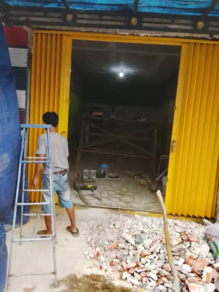 Rolling door folding gate