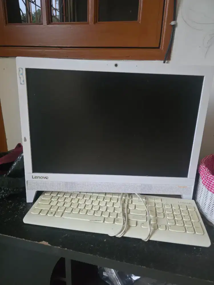 komputer / laptop dekstop Lenovo  19.5 inch