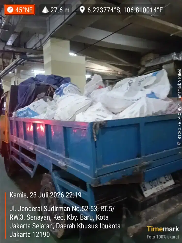 Jasa buang puing dan pembersihan proyek
