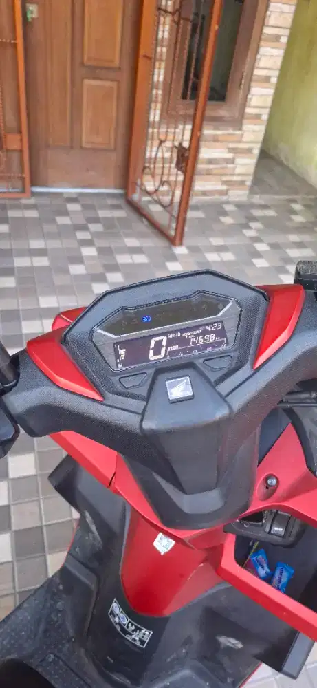 Motor vario 160 cc warna merah