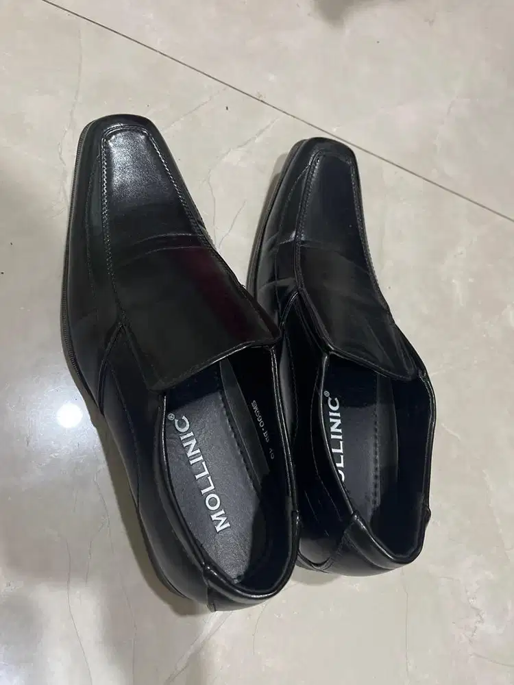 Sepatu Mollinic